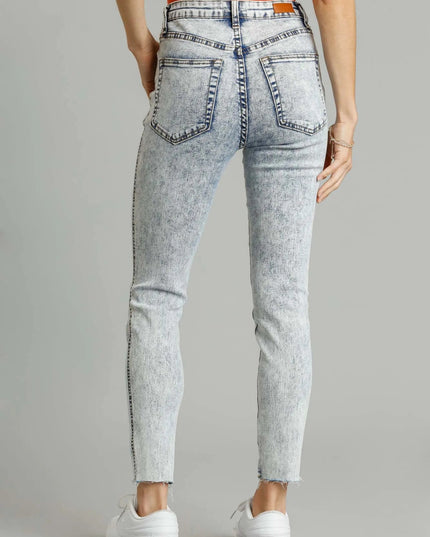Umgee 5 - Pockets Distressed Detail Stretch Denim Skinny Jeans with Unfinished Hem - THE AMERICAN BLUE