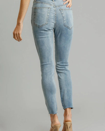 Umgee 5 - Pockets Distressed Detail Stretch Denim Skinny Jeans with Unfinished Hem - THE AMERICAN BLUE